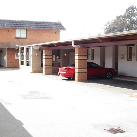 Canberra Lyneham Motor Inn Exteriör bild