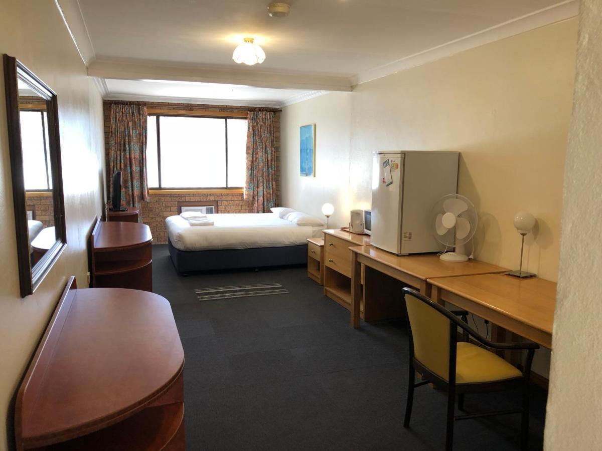 Canberra Lyneham Motor Inn Exteriör bild