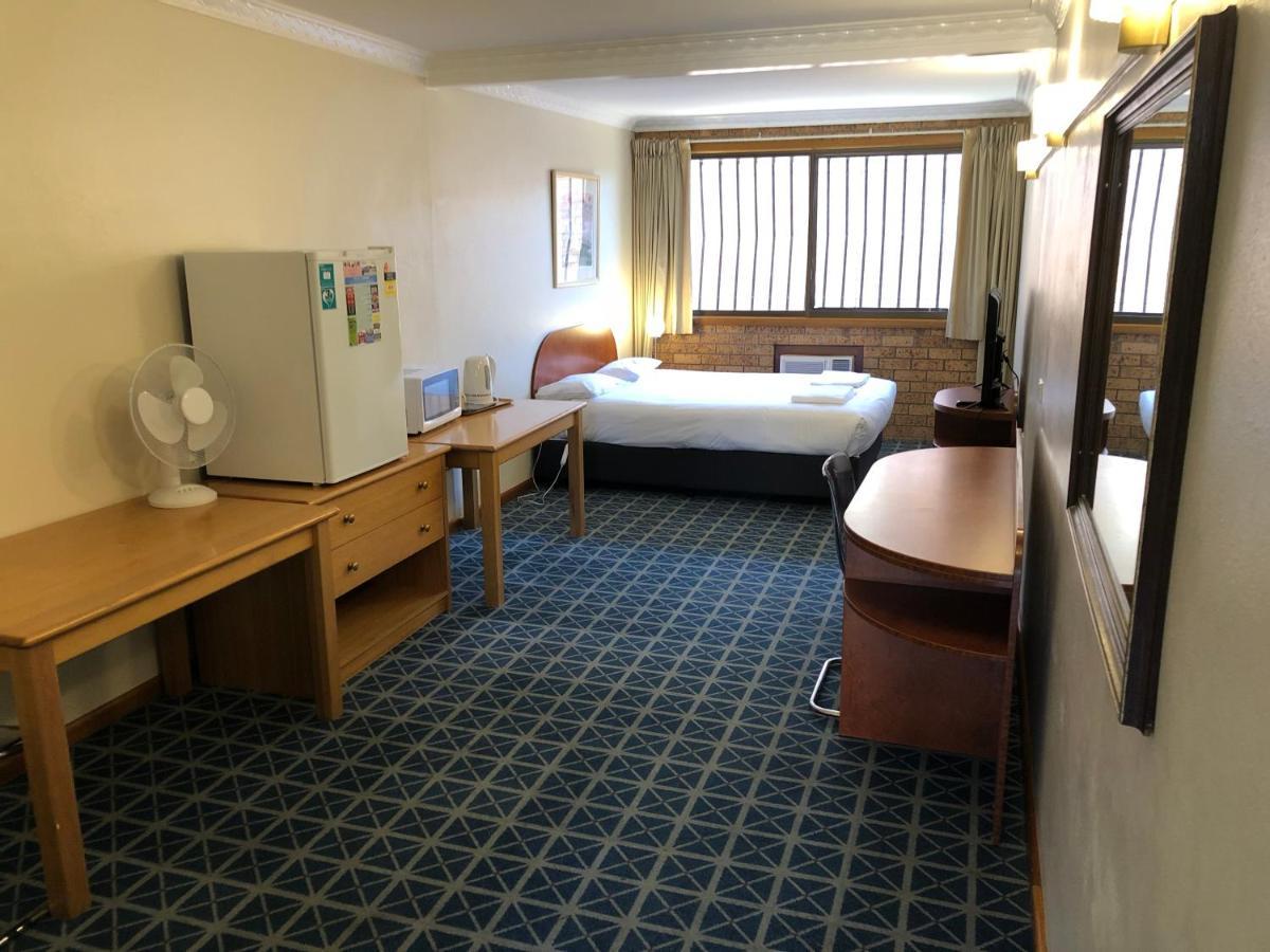 Canberra Lyneham Motor Inn Exteriör bild