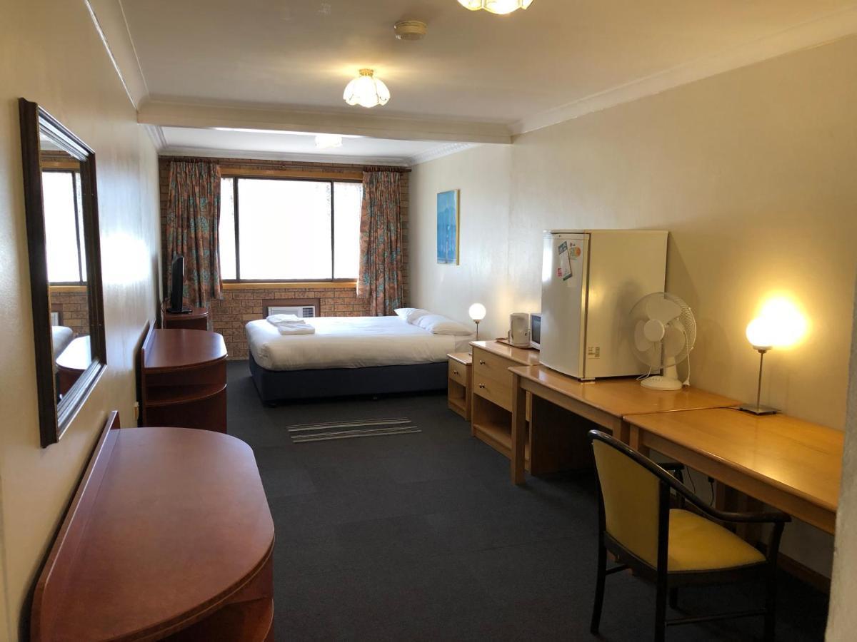 Canberra Lyneham Motor Inn Exteriör bild
