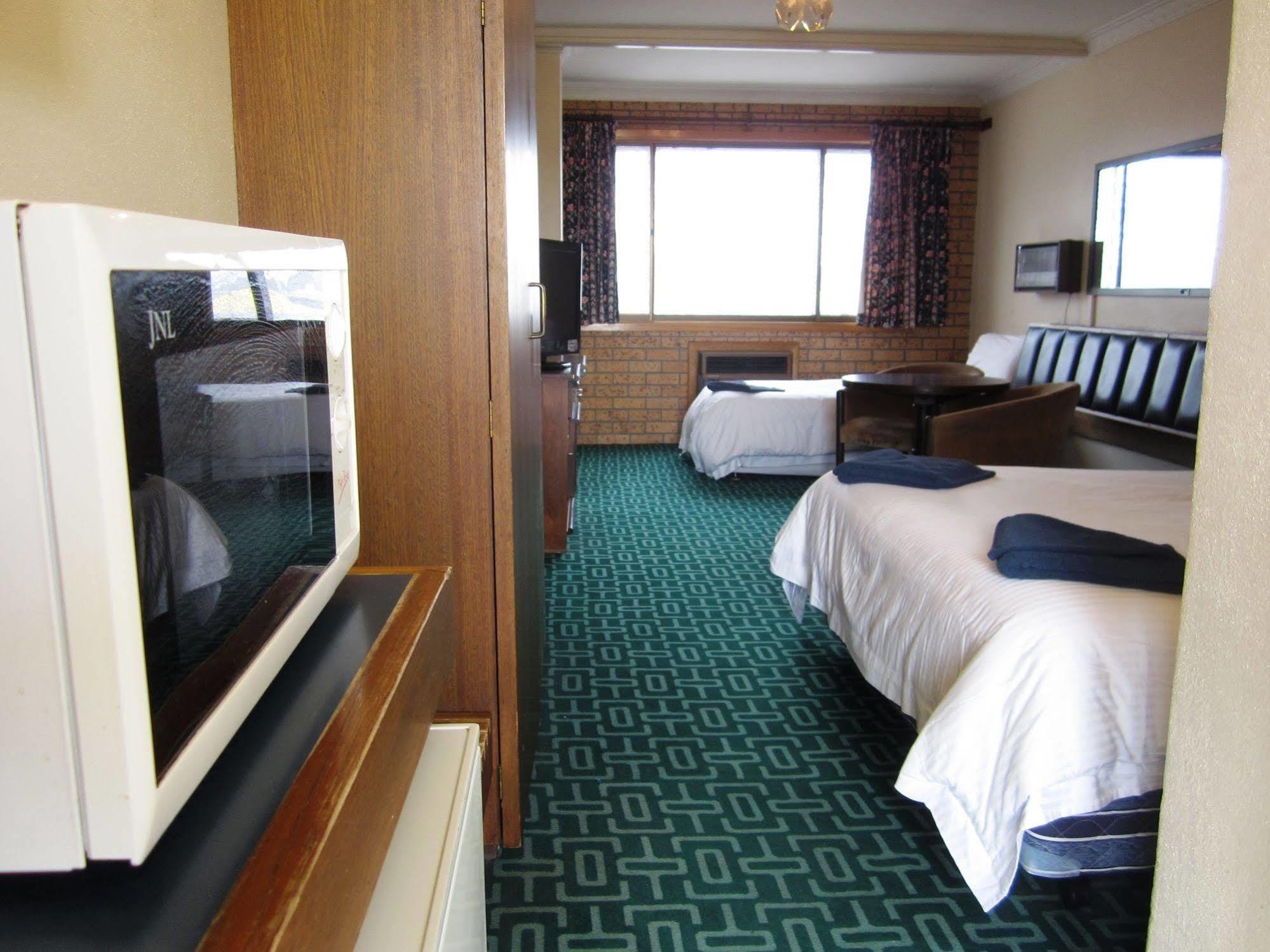 Canberra Lyneham Motor Inn Exteriör bild